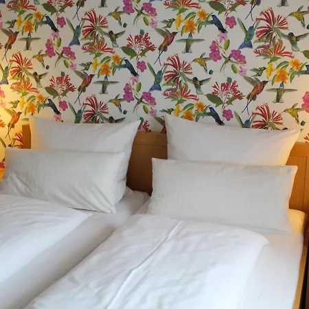 Land-gut-hotel Allerhof אורחן